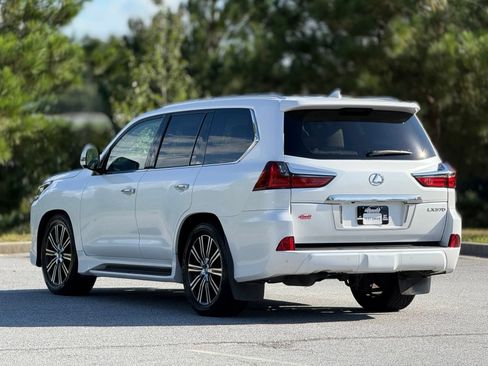 Used 2018 Lexus LX 570 4WD w/ Luxury Package image 10