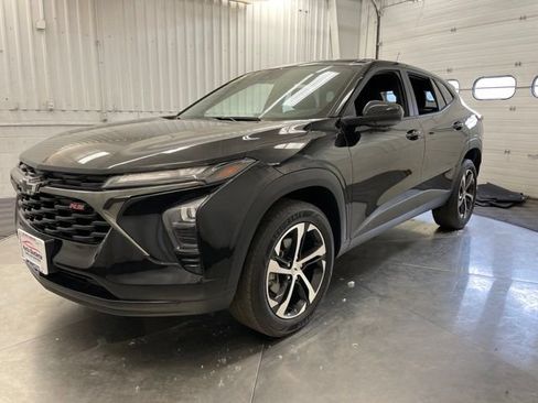Used 2024 Chevrolet Trax RS FWD image 3