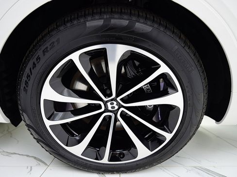Certified 2023 Bentley Bentayga Plug-In Hybrid AWD/4WD image 48