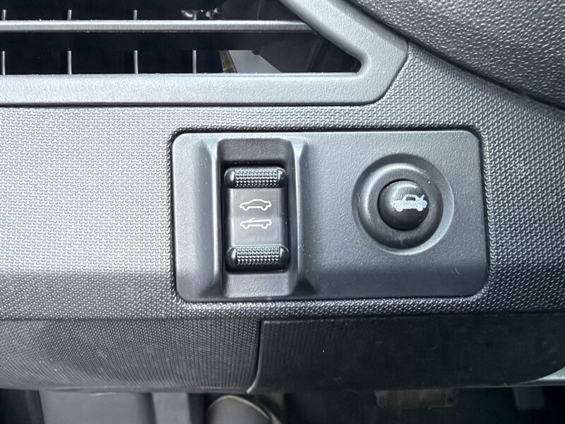 Used 2010 Chrysler Sebring Limited FWD image 17