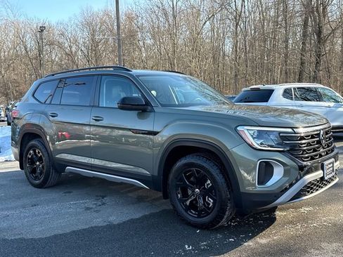 Certified 2024 Volkswagen Atlas Peak Edition SE image 2