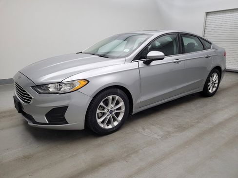 Used 2020 Ford Fusion SE image 2