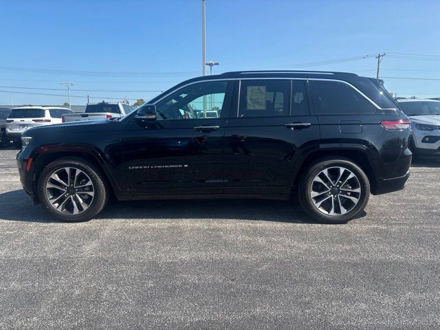 Used 2023 Jeep Grand Cherokee Overland w/ Luxury Tech Group IV AWD/4WD image 4