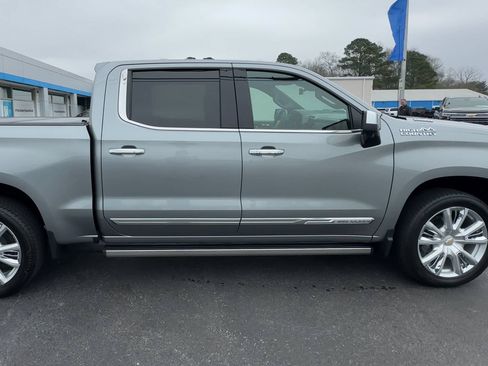 Used 2025 Chevrolet Silverado 1500 High Country AWD/4WD image 9