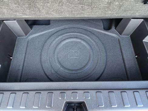 Used 2023 GMC Terrain SLE w/ Driver Convenience Package image 11