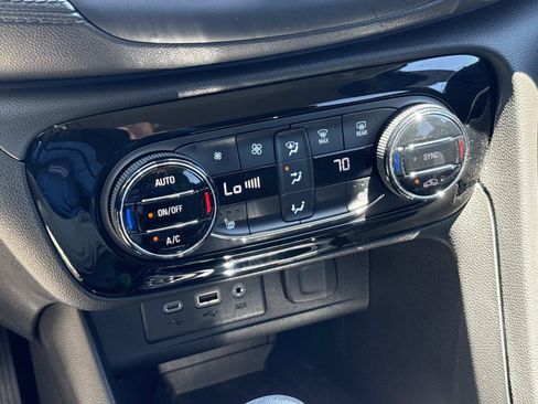 Used 2023 Buick Encore GX Select w/ Sport Touring Package FWD image 23