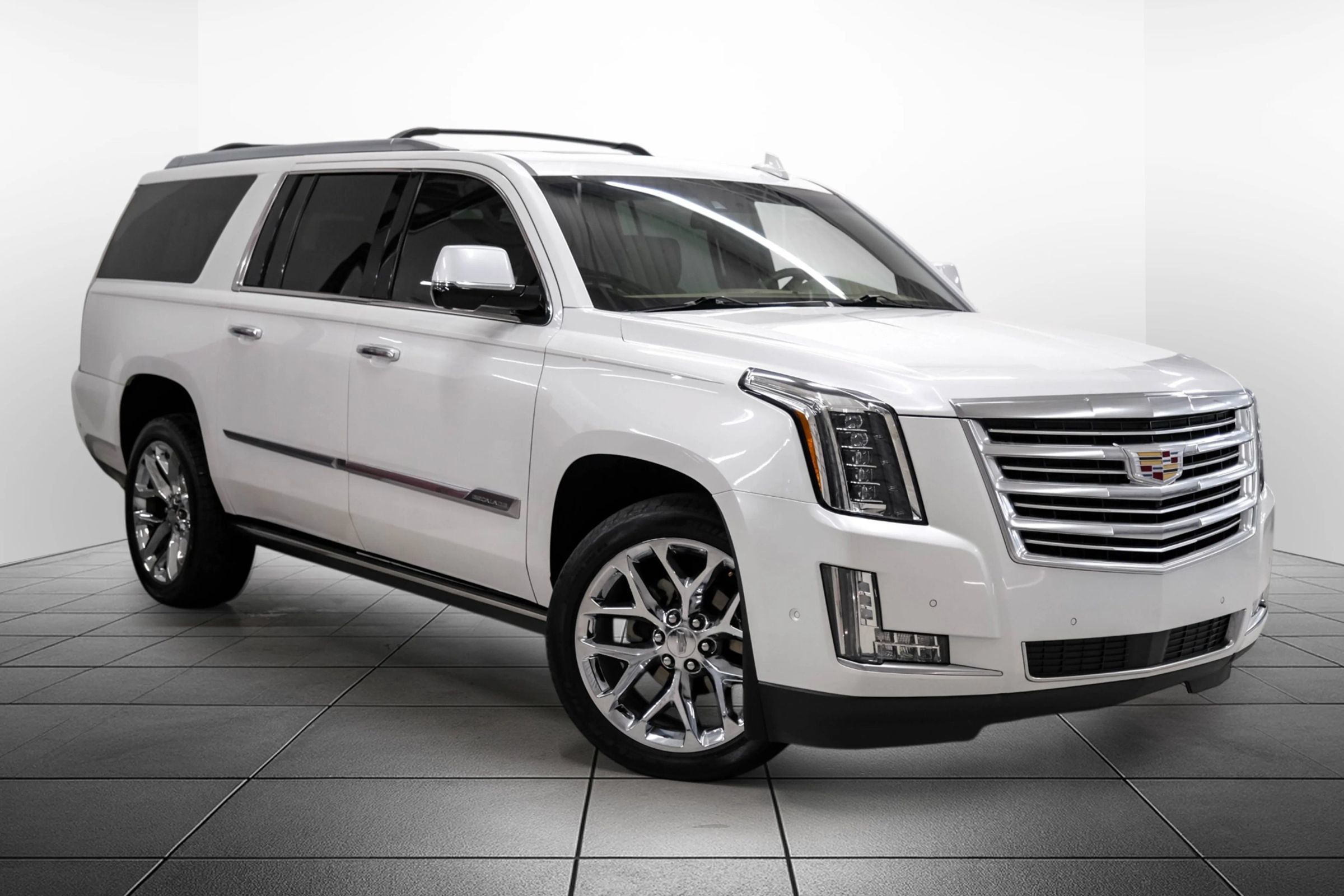 Used 2017 Cadillac Escalade ESV Platinum AWD/4WD image 7