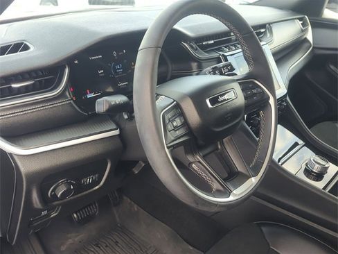 Used 2024 Jeep Grand Cherokee Altitude image 12