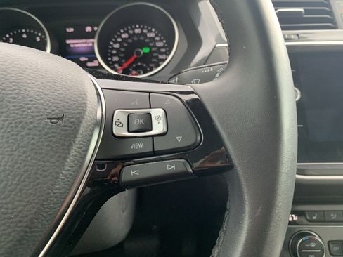 Used 2020 Volkswagen Tiguan SE w/ Panoramic Sunroof Package image 20