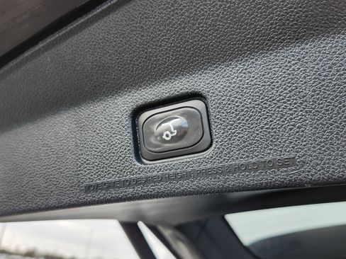 Used 2018 Ford Explorer XLT w/ Equipment Group 201A image 24