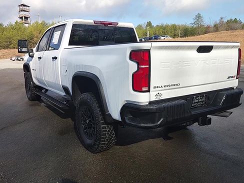 Used 2025 Chevrolet Silverado 2500 ZR2 w/ Technology Package image 11