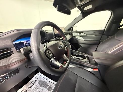 Used 2025 Ford Explorer ST AWD/4WD image 5