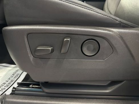 Used 2024 GMC Sierra 1500 SLT image 30