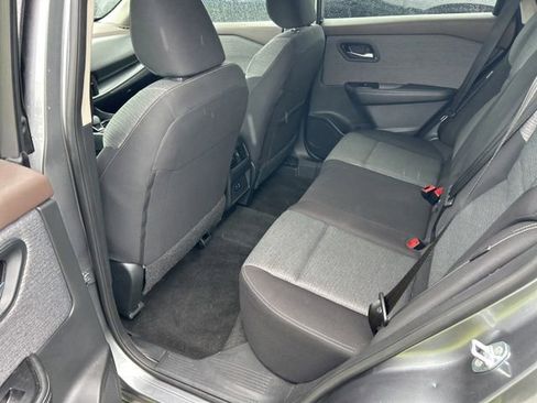 Used 2023 Nissan Rogue SV AWD/4WD image 5