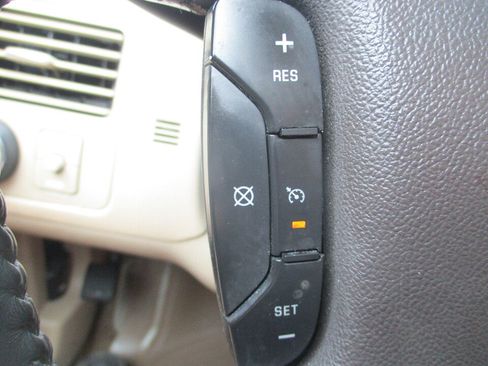 Used 2008 Buick Lucerne CXL FWD image 32