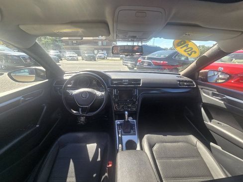 Used 2019 Volkswagen Passat 2.0T Wolfsburg FWD image 29
