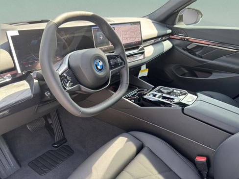 New 2026 BMW i5 eDrive40 w/ Premium Package RWD image 20