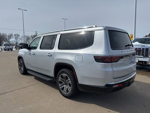 Used 2024 Jeep Wagoneer L Series II w/ Flexible Seating Group image 5