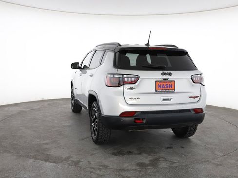 Used 2025 Jeep Compass Trailhawk AWD/4WD image 10