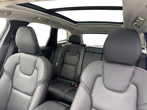 Certified 2025 Volvo XC60 B5 Plus image 19
