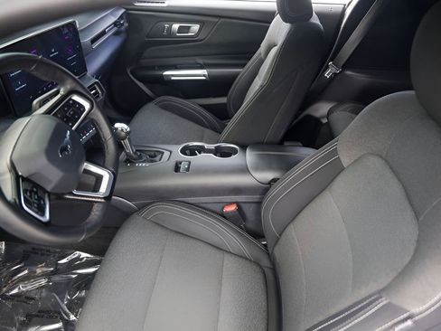 Used 2025 Ford Mustang Coupe image 12