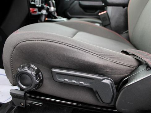 Used 2018 Jeep Wrangler Rubicon AWD/4WD image 15