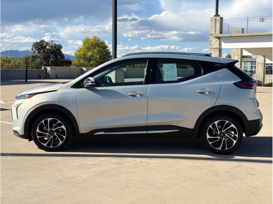 Used 2022 Chevrolet Bolt EUV Premier w/ Sun & Sound Package FWD image 4