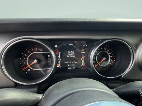 Used 2018 Jeep Wrangler Unlimited Sahara w/ Uconnect 4C Nav & Sound Group AWD/4WD image 12