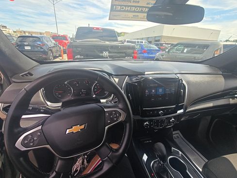 Used 2023 Chevrolet Traverse LT AWD/4WD image 9