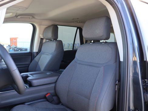 Used 2025 Ford Expedition Active image 14