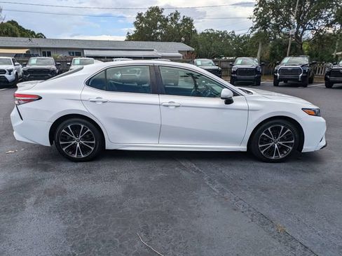 Used 2019 Toyota Camry SE FWD image 3