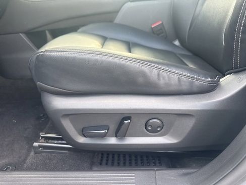 Used 2023 Nissan Rogue SL w/ SL Premium Package image 17