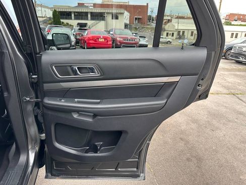 Used 2018 Ford Explorer XLT w/ Equipment Group 202A FWD image 39