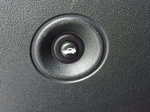 Used 2010 Chrysler 300 Touring image 23