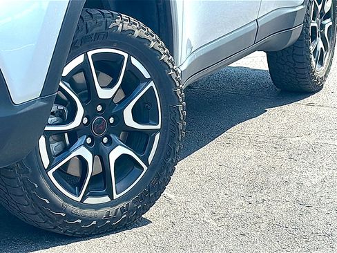 Used 2025 Jeep Compass Trailhawk AWD/4WD image 3