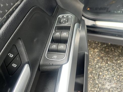 Used 2025 Mercedes-Benz GLB 250 4MATIC image 25