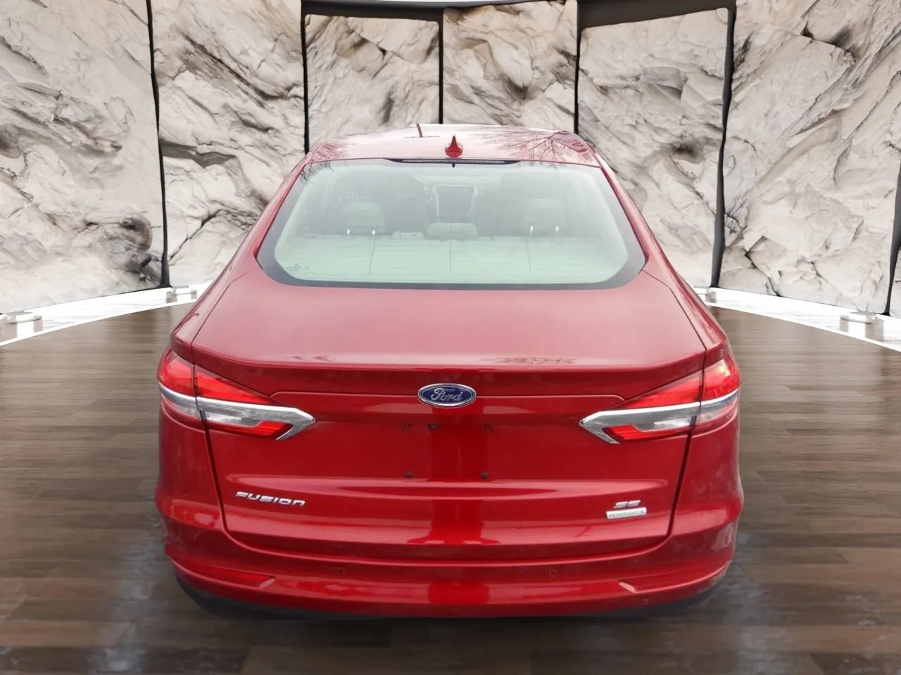 Used 2019 Ford Fusion SE FWD image 8