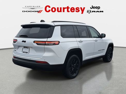 Certified 2024 Jeep Grand Cherokee L Laredo image 5