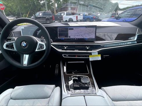 New 2026 BMW X5 xDrive40i w/ M Sport Package AWD/4WD image 4