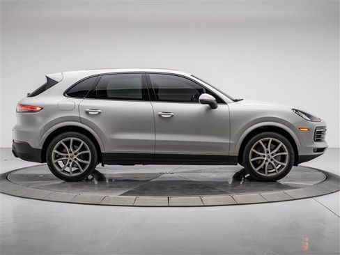 Used 2023 Porsche Cayenne Platinum Edition image 8