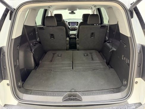 Used 2023 GMC Acadia SLE w/ Driver Convenience Package image 6