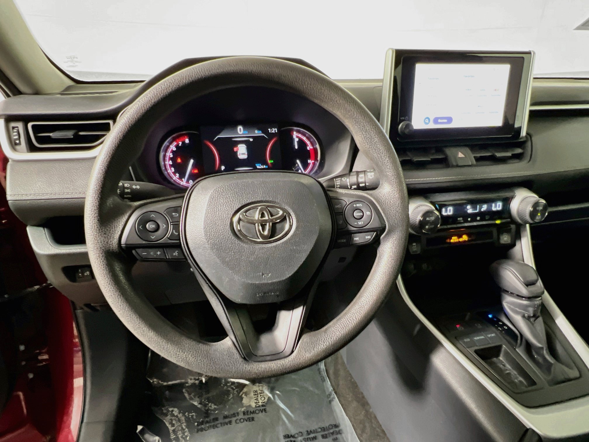 Used 2025 Toyota RAV4 XLE FWD image 18