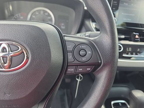 Used 2022 Toyota Corolla LE FWD image 19