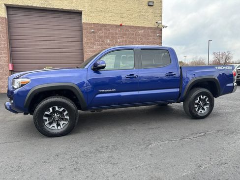 Used 2022 Toyota Tacoma TRD Off-Road image 1