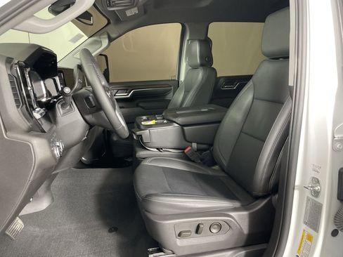 Used 2025 GMC Sierra 2500 SLT image 18