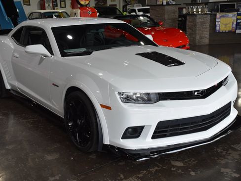 Used 2014 Chevrolet Camaro Z/28 RWD image 2
