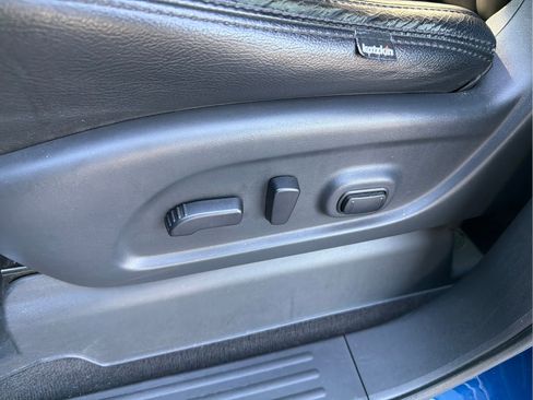 Used 2020 Nissan Titan SV w/ SV Convenience Package RWD image 28