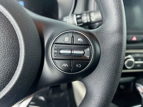Certified 2025 Kia Soul LX w/ LX Technology Package image 18
