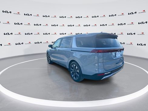 Used 2024 Kia Carnival EX FWD image 6