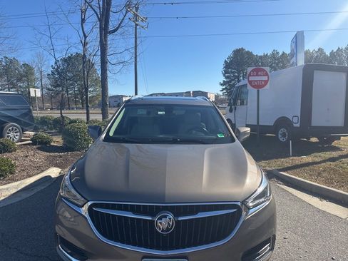 Used 2020 Buick Enclave Essence w/ Sound and Sites Package image 2